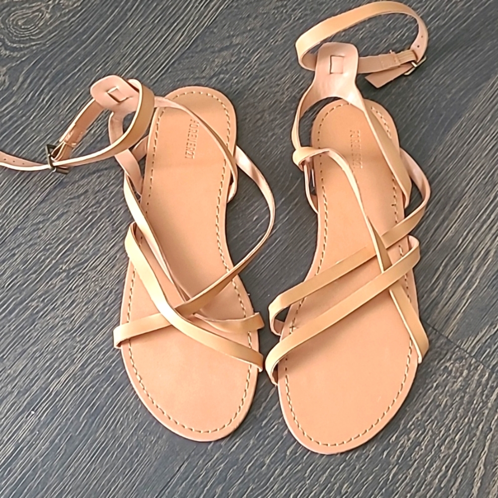 🌟NWOT Strappy Sandals